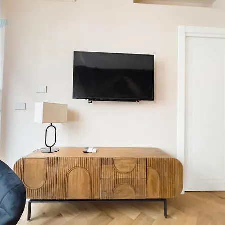 Imbriani 1 Tirabora Short Rent Triest